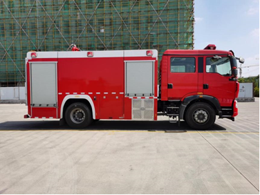 豪沃（國(guó)六）8噸泡沫消防車